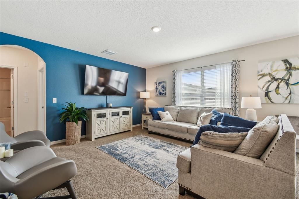 合同活跃: $425,000 (5 贝兹, 3 浴室, 2605 平方英尺)