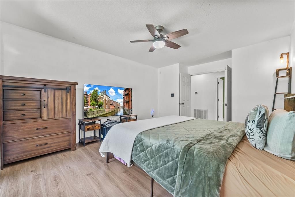 待售: $575,000 (3 贝兹, 2 浴室, 2106 平方英尺)