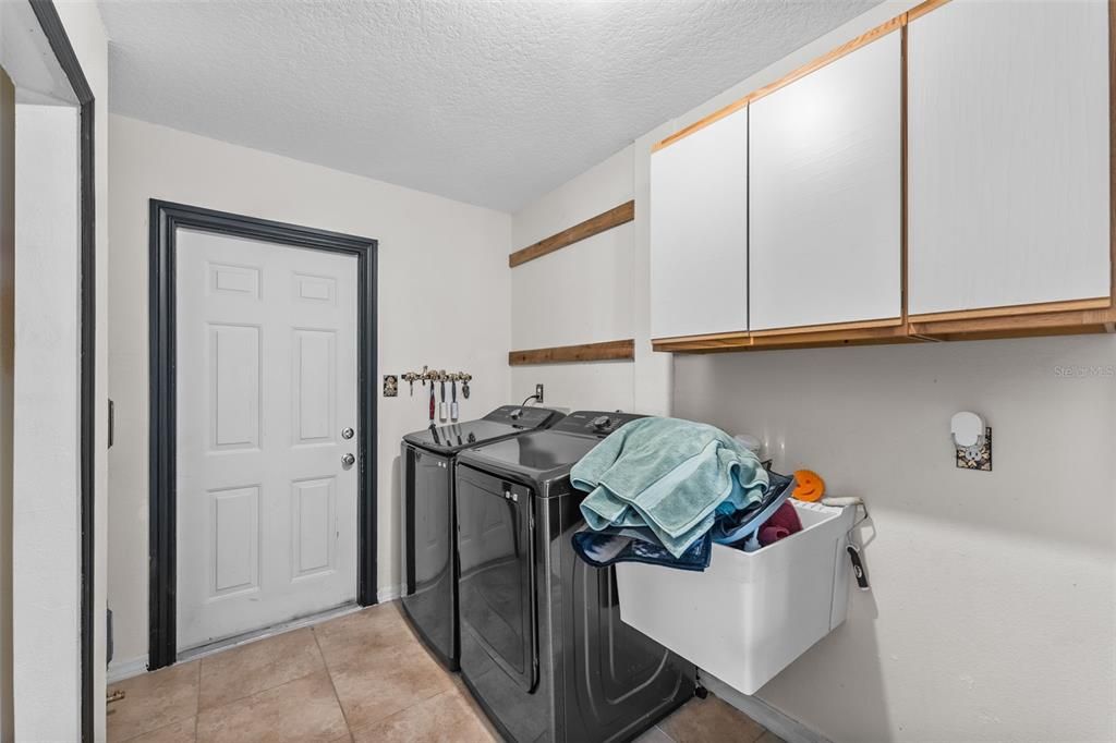 待售: $575,000 (3 贝兹, 2 浴室, 2106 平方英尺)