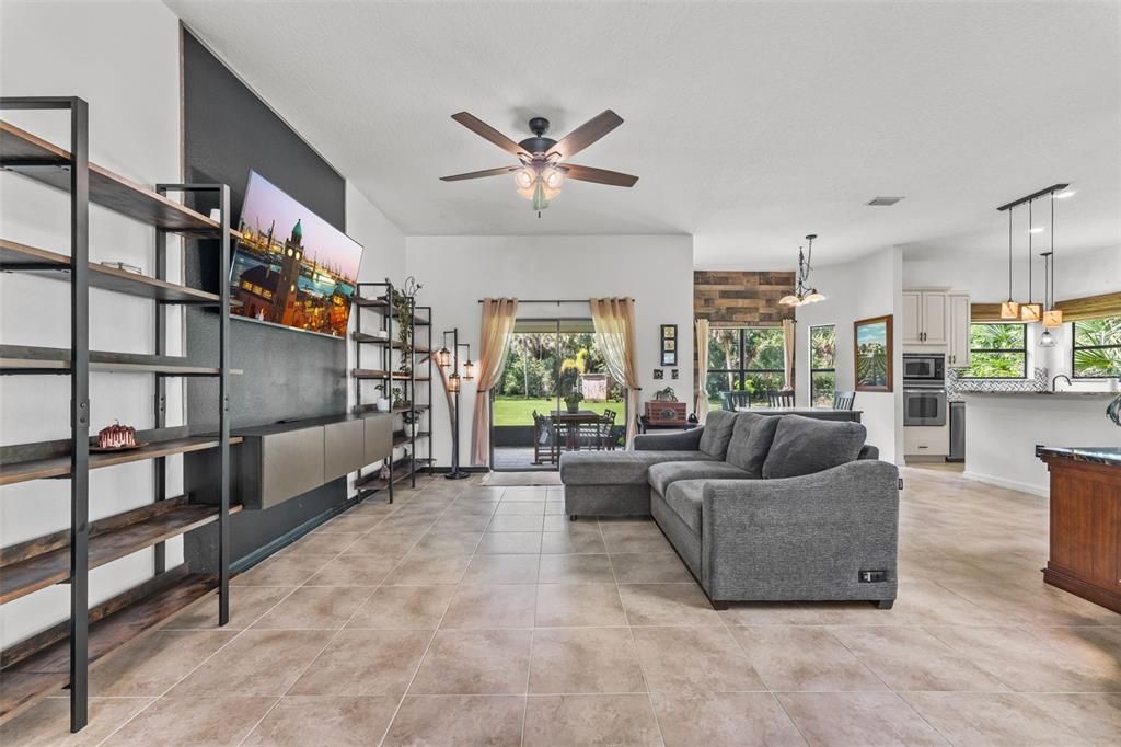 待售: $575,000 (3 贝兹, 2 浴室, 2106 平方英尺)