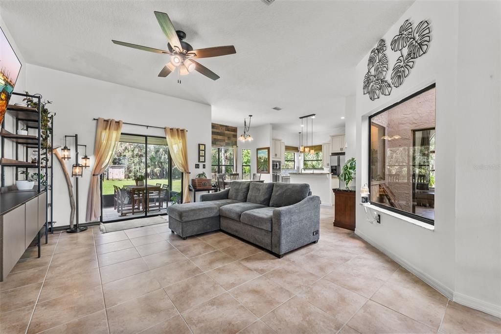 待售: $575,000 (3 贝兹, 2 浴室, 2106 平方英尺)