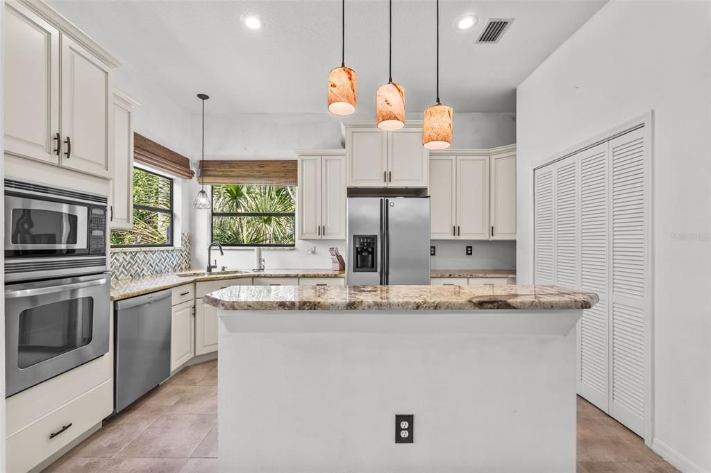 待售: $575,000 (3 贝兹, 2 浴室, 2106 平方英尺)