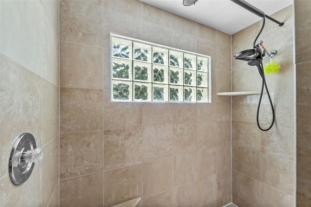 待售: $575,000 (3 贝兹, 2 浴室, 2106 平方英尺)