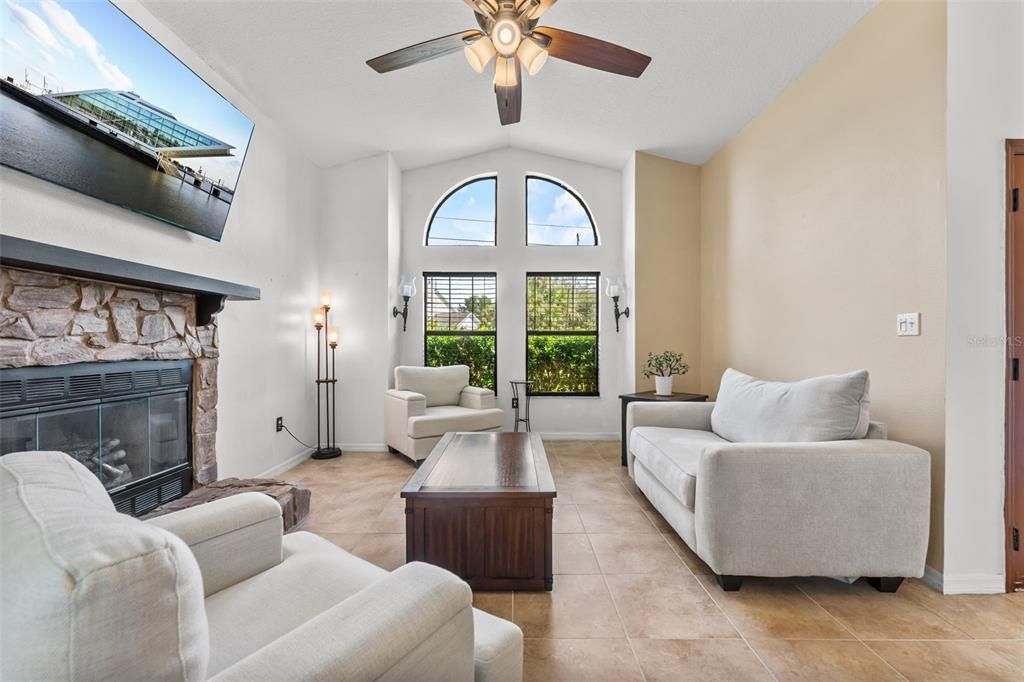 待售: $575,000 (3 贝兹, 2 浴室, 2106 平方英尺)