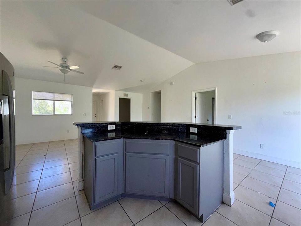 待售: $419,000 (6 贝兹, 0 浴室, 2306 平方英尺)