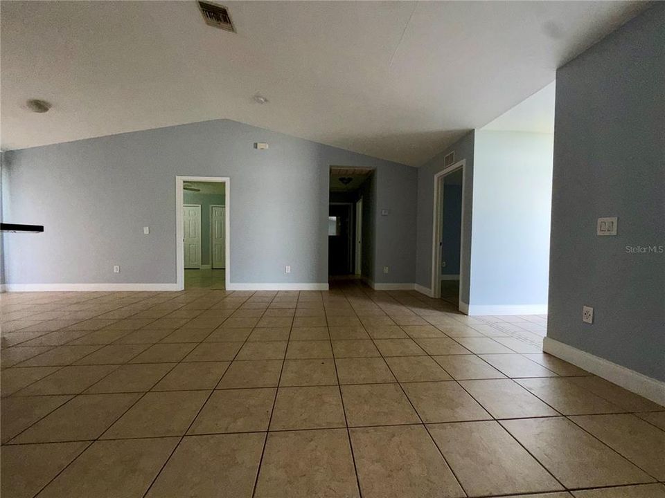 待售: $419,000 (6 贝兹, 0 浴室, 2306 平方英尺)