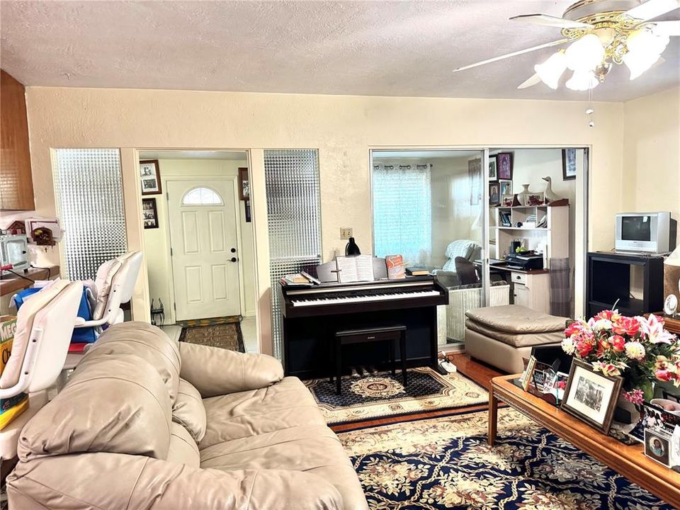 待售: $464,000 (4 贝兹, 3 浴室, 1677 平方英尺)