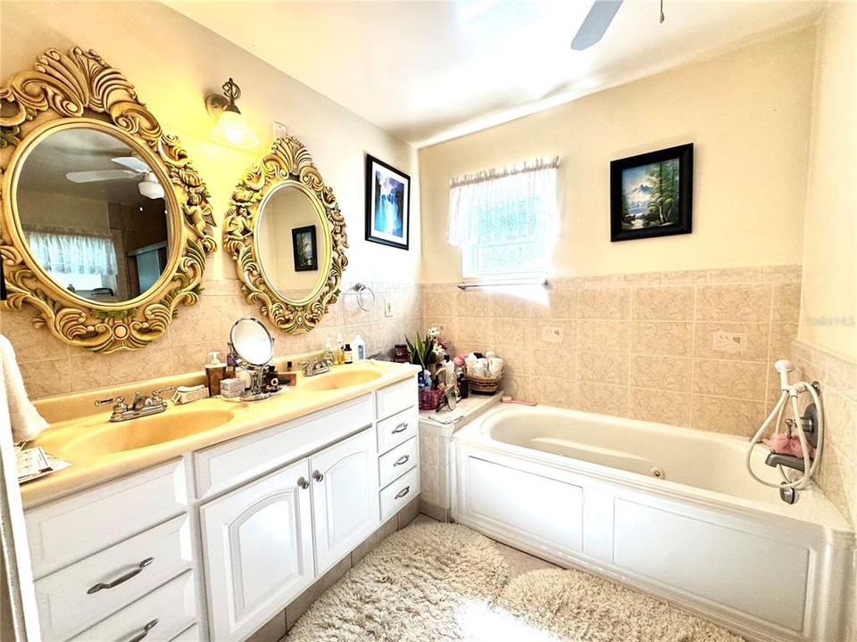 待售: $464,000 (4 贝兹, 3 浴室, 1677 平方英尺)