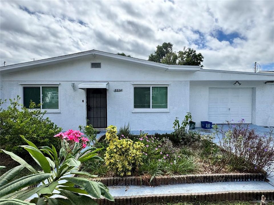 待售: $464,000 (4 贝兹, 3 浴室, 1677 平方英尺)