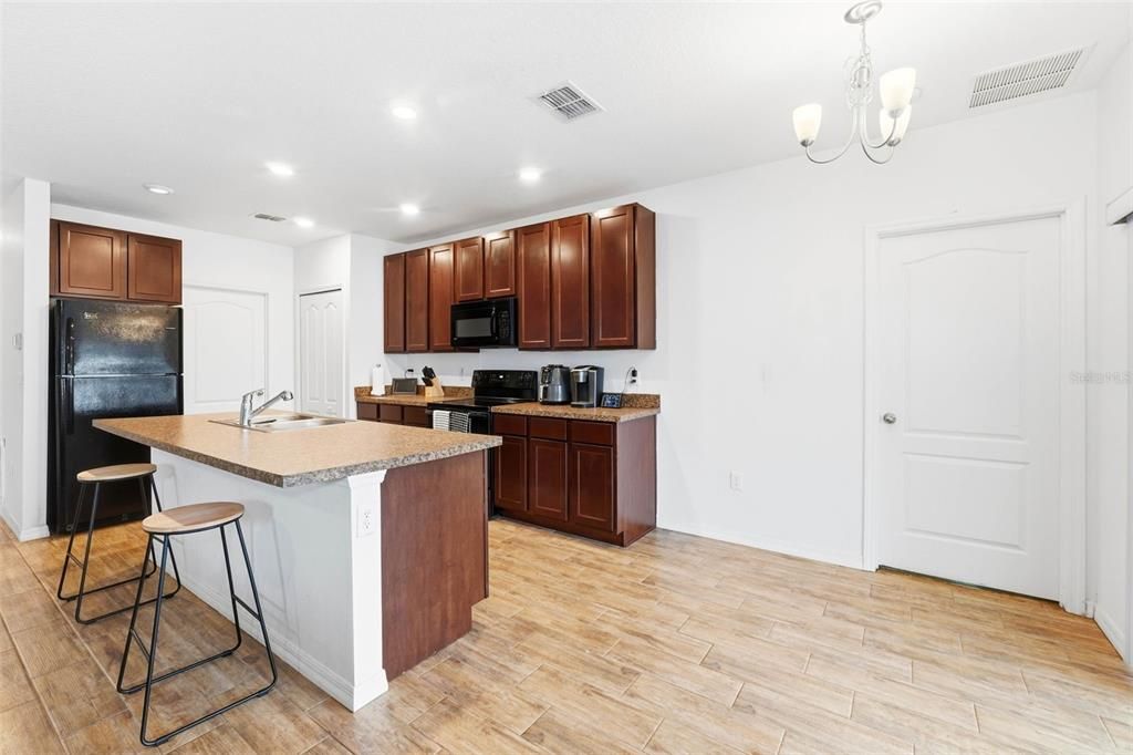 待售: $320,000 (3 贝兹, 2 浴室, 1600 平方英尺)