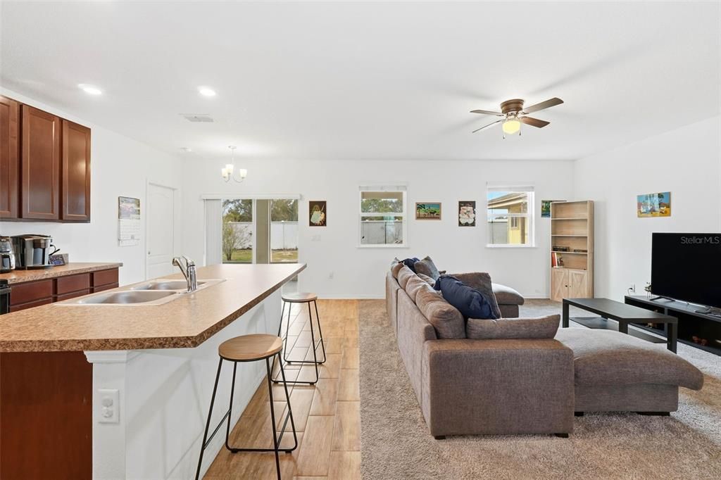 待售: $320,000 (3 贝兹, 2 浴室, 1600 平方英尺)