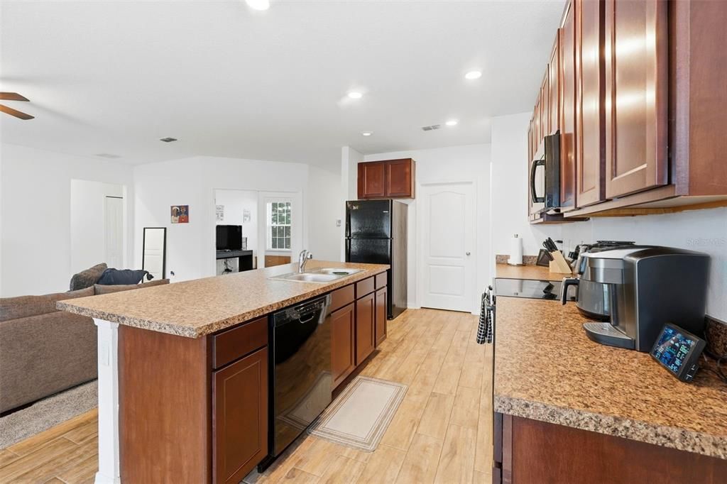 待售: $320,000 (3 贝兹, 2 浴室, 1600 平方英尺)