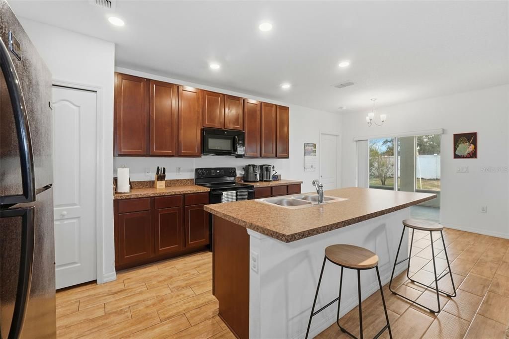 待售: $320,000 (3 贝兹, 2 浴室, 1600 平方英尺)