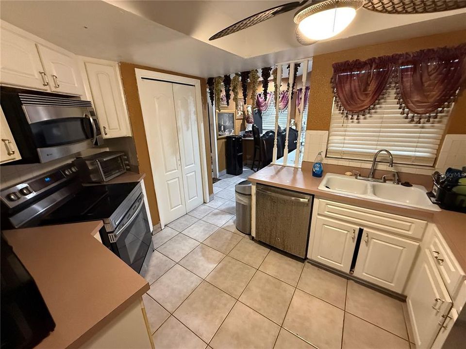 待售: $294,980 (3 贝兹, 2 浴室, 1967 平方英尺)