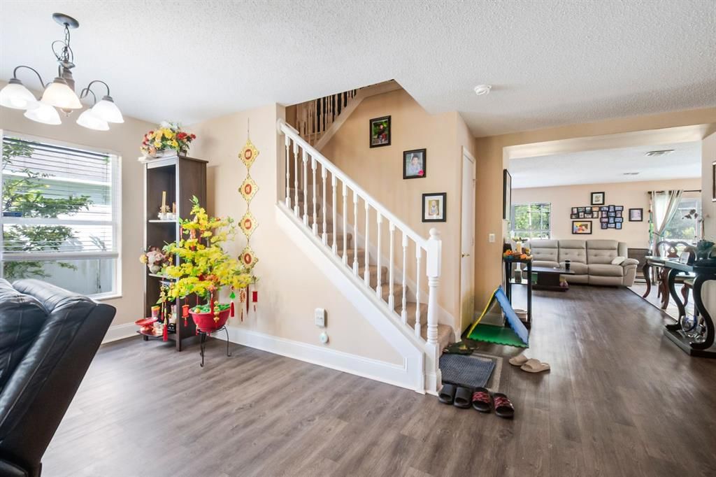 待售: $425,000 (4 贝兹, 2 浴室, 3434 平方英尺)