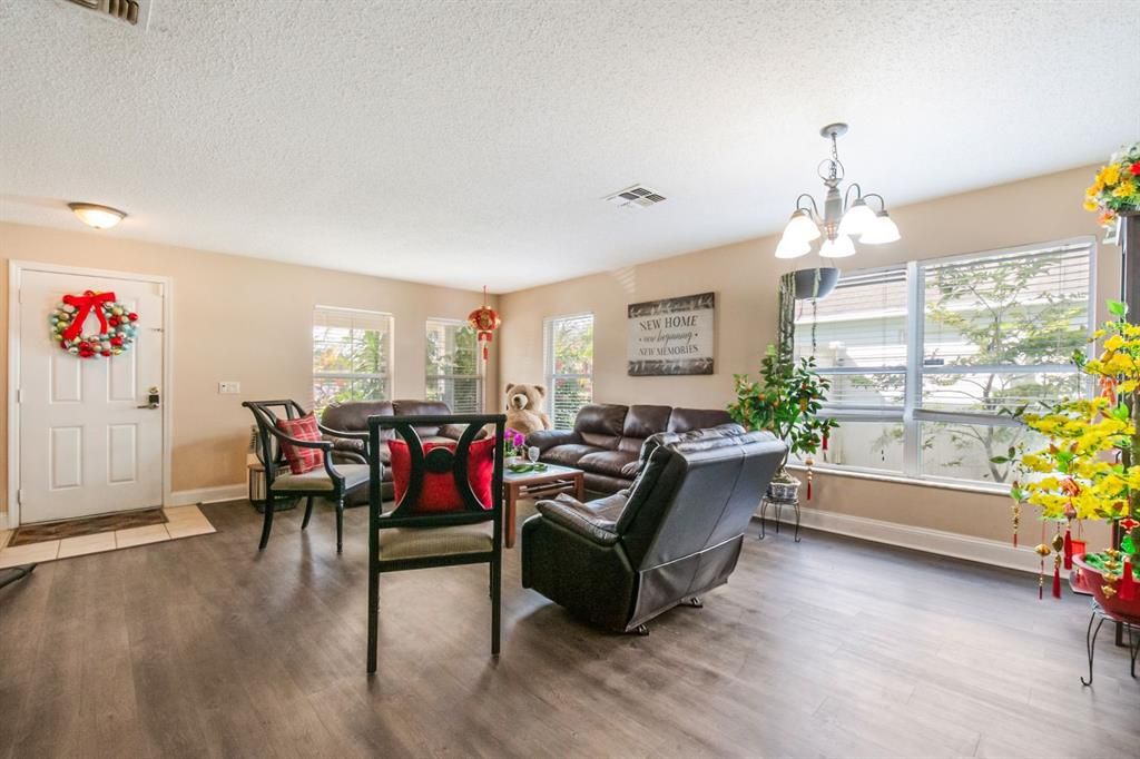 待售: $425,000 (4 贝兹, 2 浴室, 3434 平方英尺)