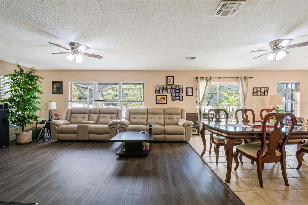 待售: $425,000 (4 贝兹, 2 浴室, 3434 平方英尺)