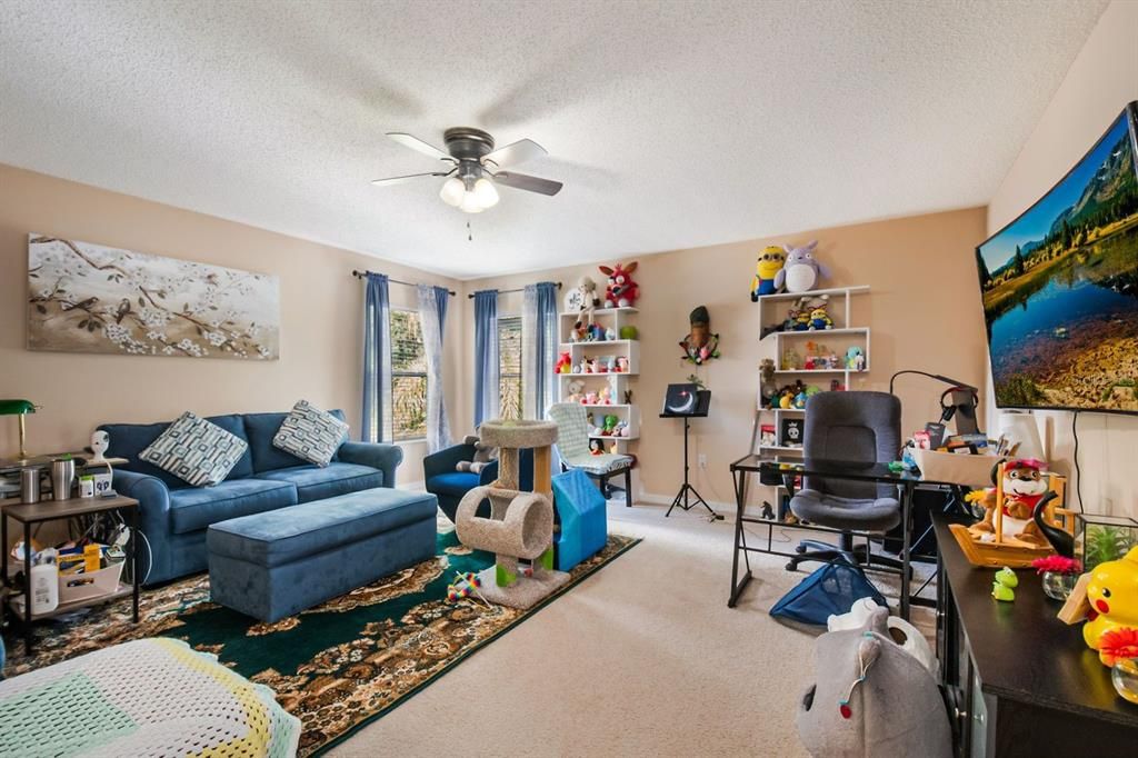 待售: $425,000 (4 贝兹, 2 浴室, 3434 平方英尺)