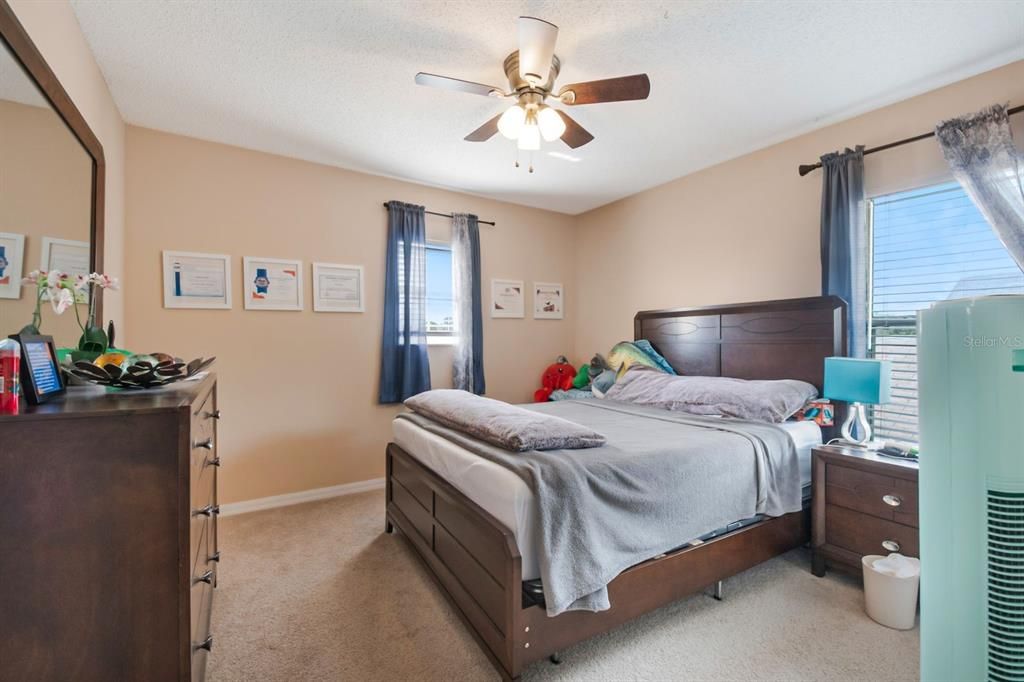 待售: $425,000 (4 贝兹, 2 浴室, 3434 平方英尺)