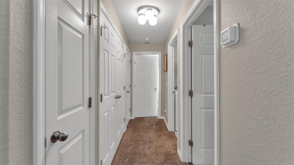 待售: $350,000 (4 贝兹, 3 浴室, 2070 平方英尺)