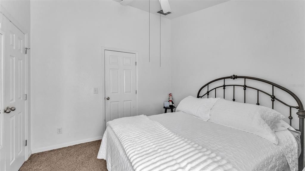 待售: $350,000 (4 贝兹, 3 浴室, 2070 平方英尺)