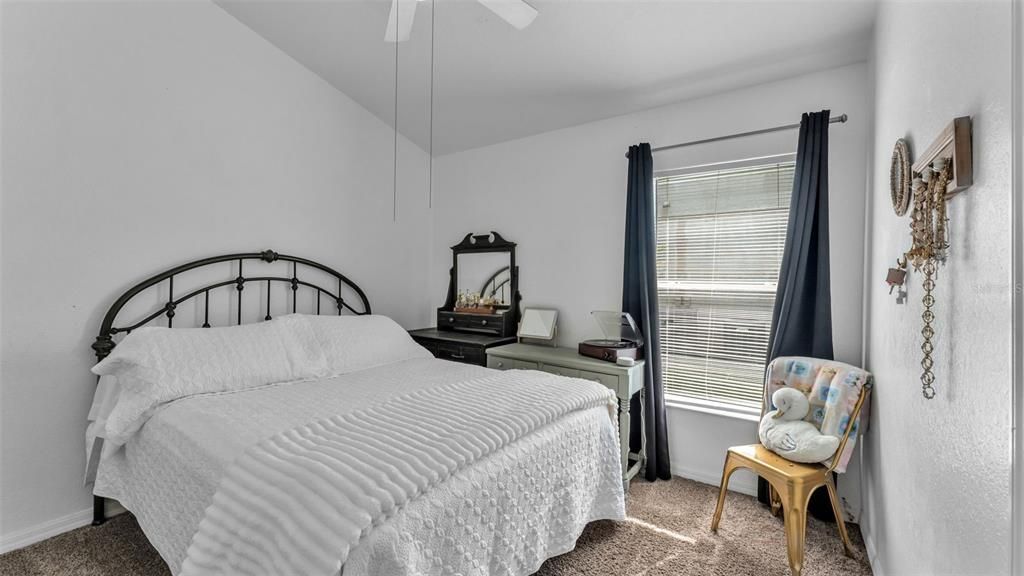 待售: $350,000 (4 贝兹, 3 浴室, 2070 平方英尺)