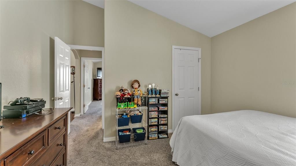 待售: $350,000 (4 贝兹, 3 浴室, 2070 平方英尺)