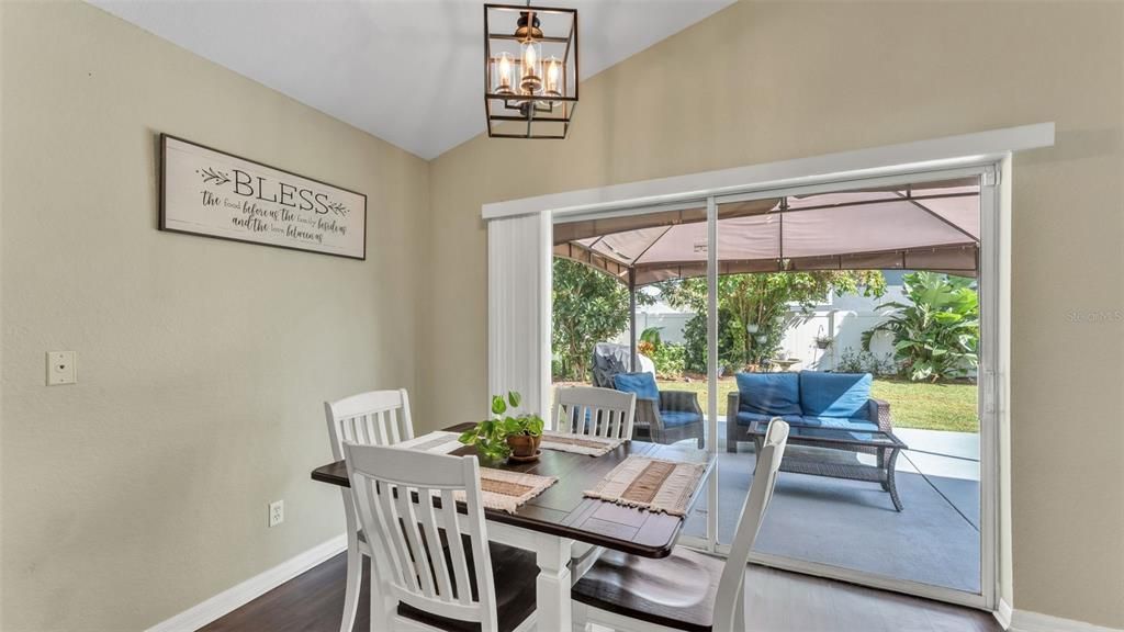 待售: $350,000 (4 贝兹, 3 浴室, 2070 平方英尺)