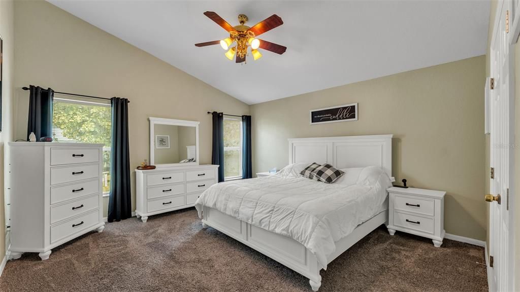 待售: $350,000 (4 贝兹, 3 浴室, 2070 平方英尺)