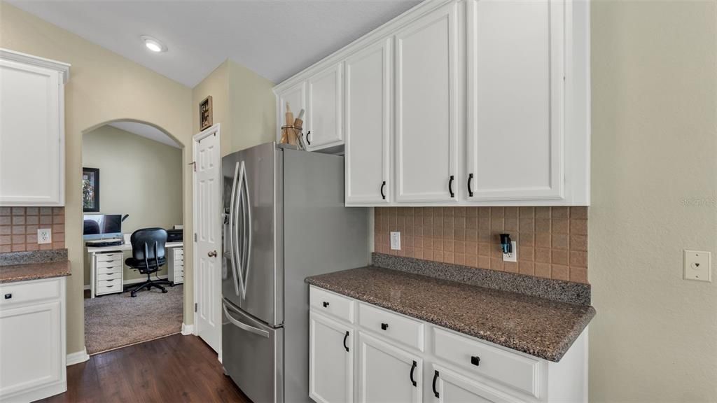 待售: $350,000 (4 贝兹, 3 浴室, 2070 平方英尺)