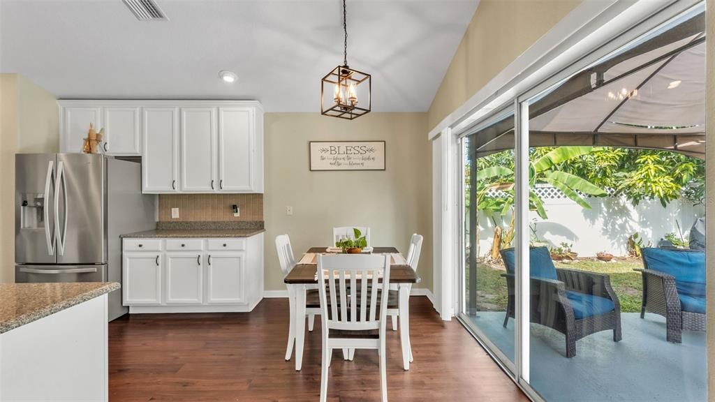 待售: $350,000 (4 贝兹, 3 浴室, 2070 平方英尺)