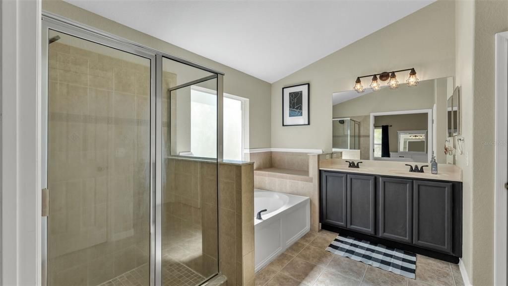 待售: $350,000 (4 贝兹, 3 浴室, 2070 平方英尺)