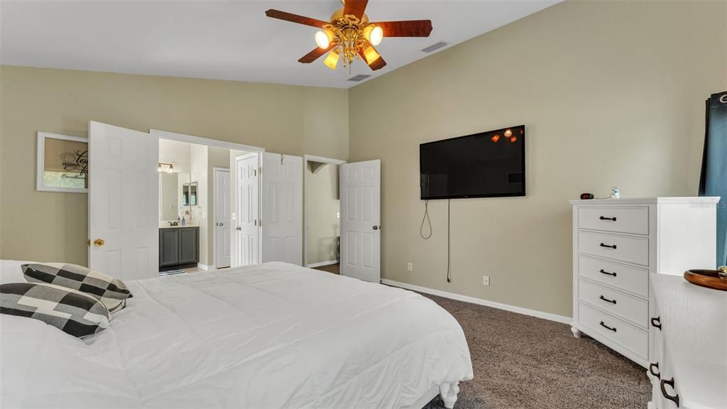 待售: $350,000 (4 贝兹, 3 浴室, 2070 平方英尺)