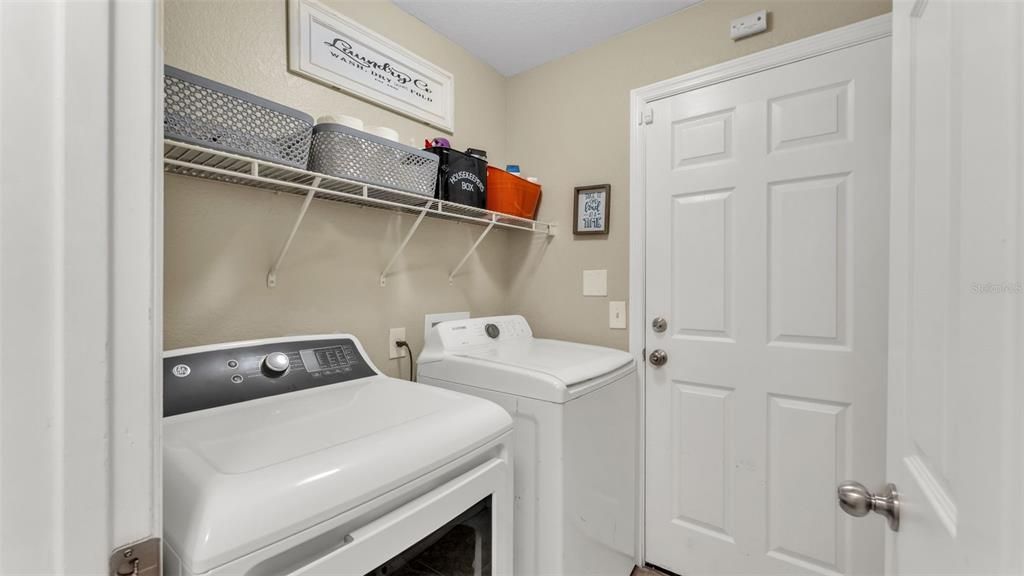 待售: $350,000 (4 贝兹, 3 浴室, 2070 平方英尺)