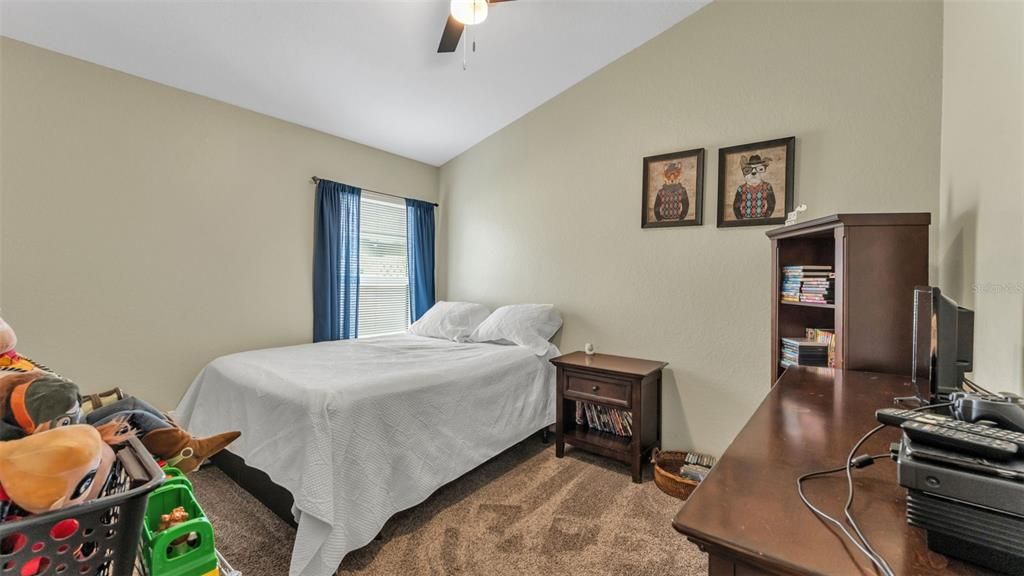 待售: $350,000 (4 贝兹, 3 浴室, 2070 平方英尺)