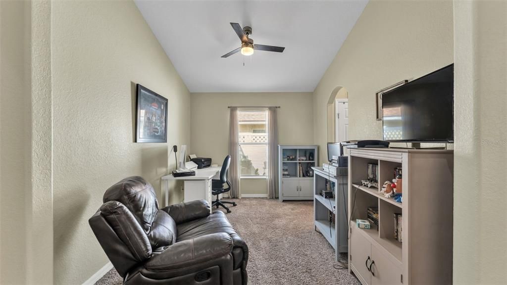 待售: $350,000 (4 贝兹, 3 浴室, 2070 平方英尺)