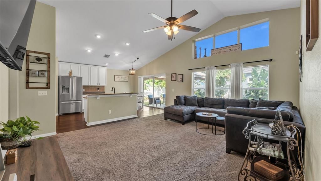 待售: $350,000 (4 贝兹, 3 浴室, 2070 平方英尺)