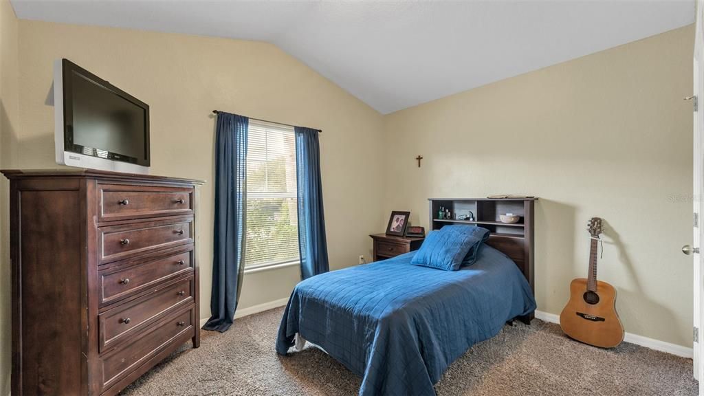 待售: $350,000 (4 贝兹, 3 浴室, 2070 平方英尺)