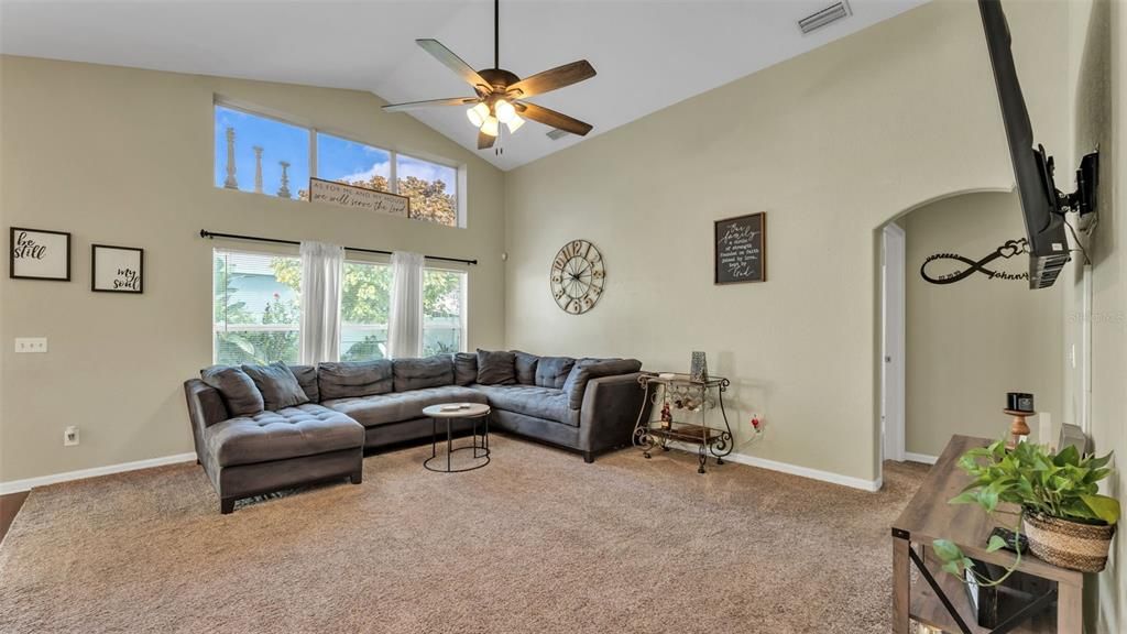 待售: $350,000 (4 贝兹, 3 浴室, 2070 平方英尺)