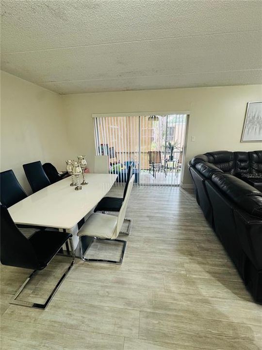 For Sale: $225,000 (3 beds, 2 baths, 1176 Square Feet)