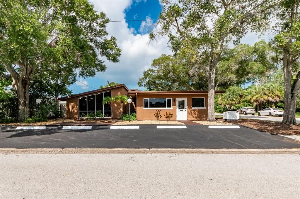 Active With Contract: $650,000 (0 beds, 0 baths, 2740 Square Feet)