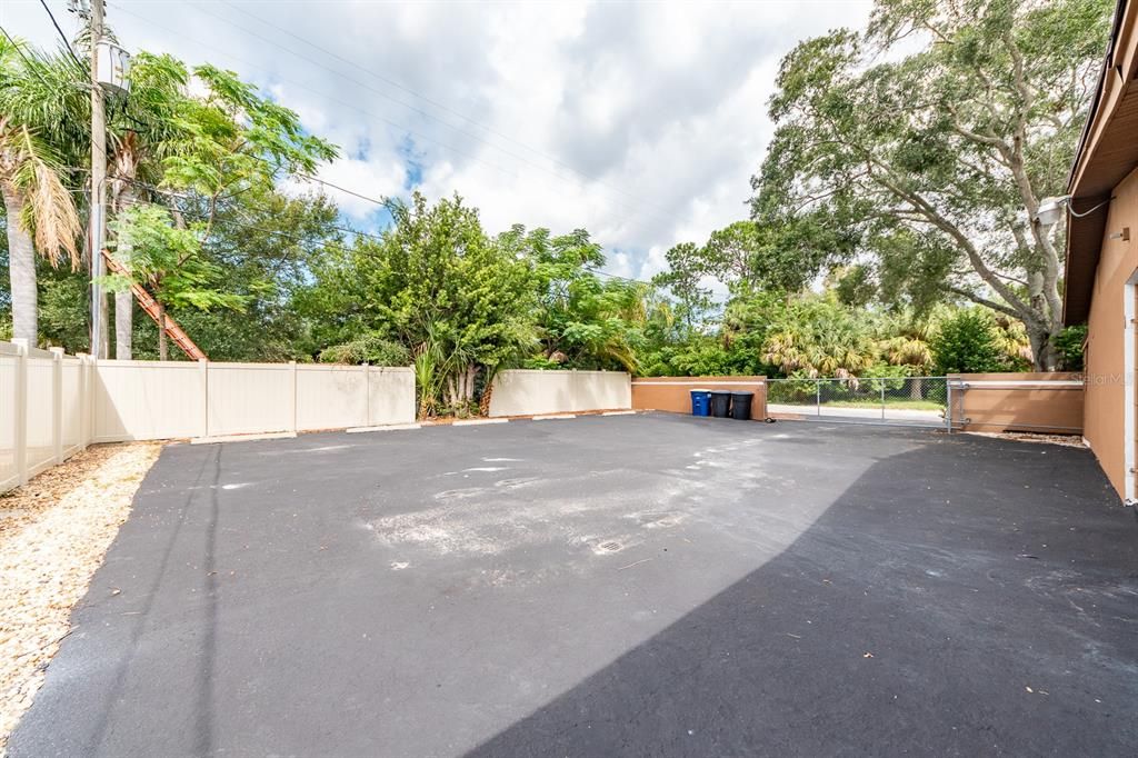 Active With Contract: $650,000 (0 beds, 0 baths, 2740 Square Feet)