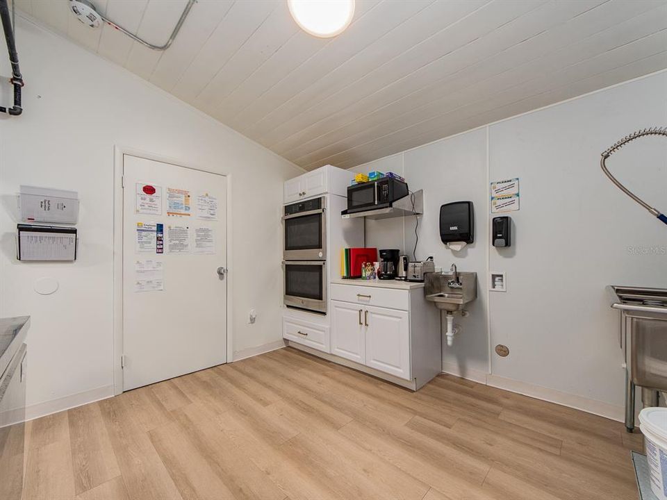 Active With Contract: $650,000 (0 beds, 0 baths, 2740 Square Feet)