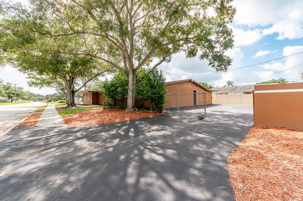 Active With Contract: $650,000 (0 beds, 0 baths, 2740 Square Feet)