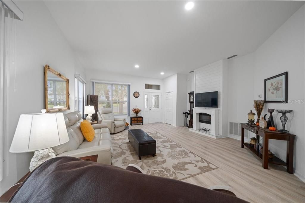 En Venta: $344,900 (3 camas, 2 baños, 1856 Pies cuadrados)