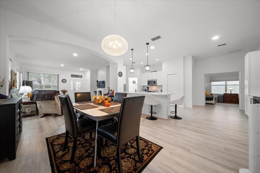 En Venta: $344,900 (3 camas, 2 baños, 1856 Pies cuadrados)