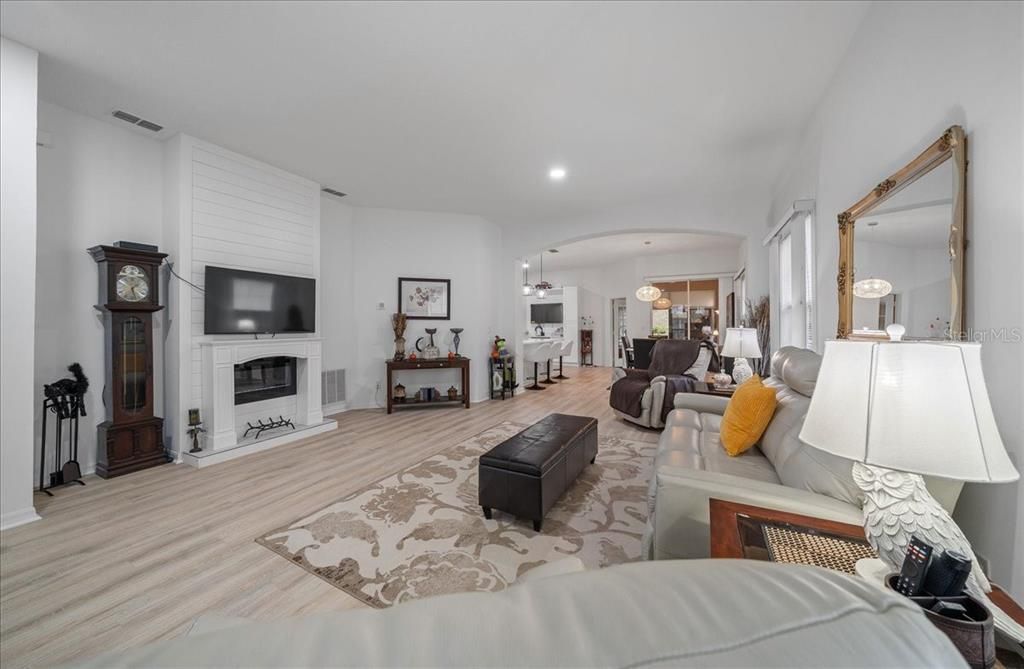 En Venta: $344,900 (3 camas, 2 baños, 1856 Pies cuadrados)