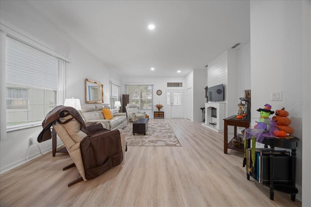 En Venta: $344,900 (3 camas, 2 baños, 1856 Pies cuadrados)