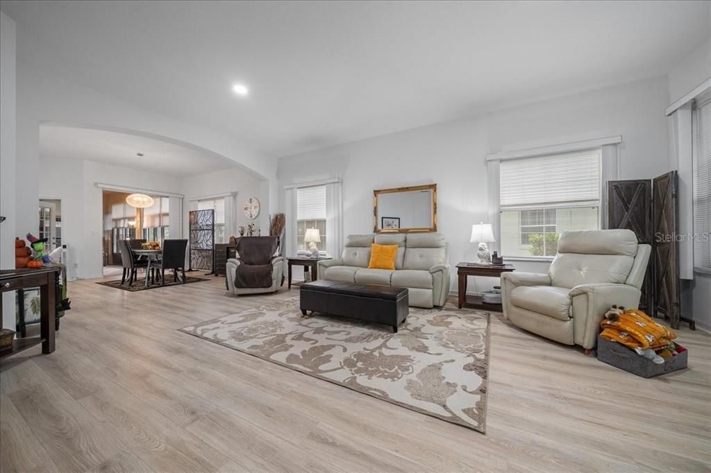 En Venta: $344,900 (3 camas, 2 baños, 1856 Pies cuadrados)