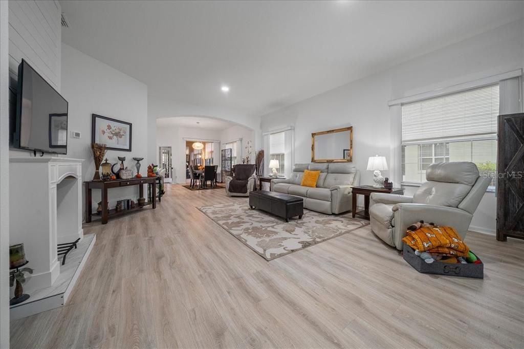 En Venta: $344,900 (3 camas, 2 baños, 1856 Pies cuadrados)